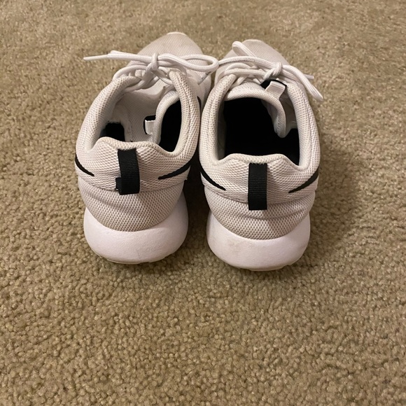 Nike - Picture 3 of 6